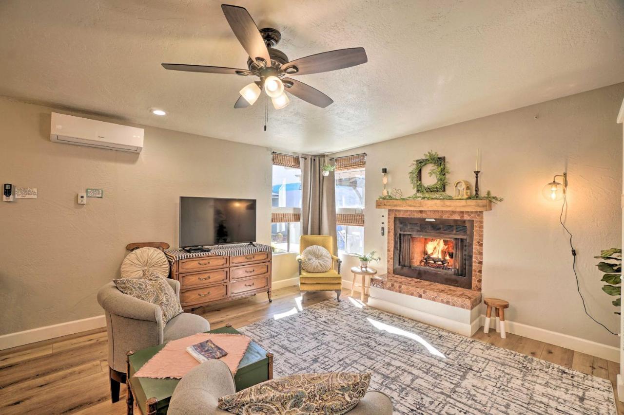 Central Williams Studio With Fireplace On Route 66! Apartment Ngoại thất bức ảnh