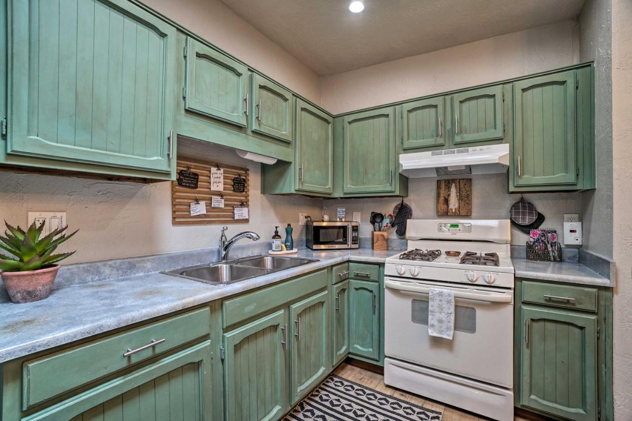 Central Williams Studio With Fireplace On Route 66! Apartment Ngoại thất bức ảnh