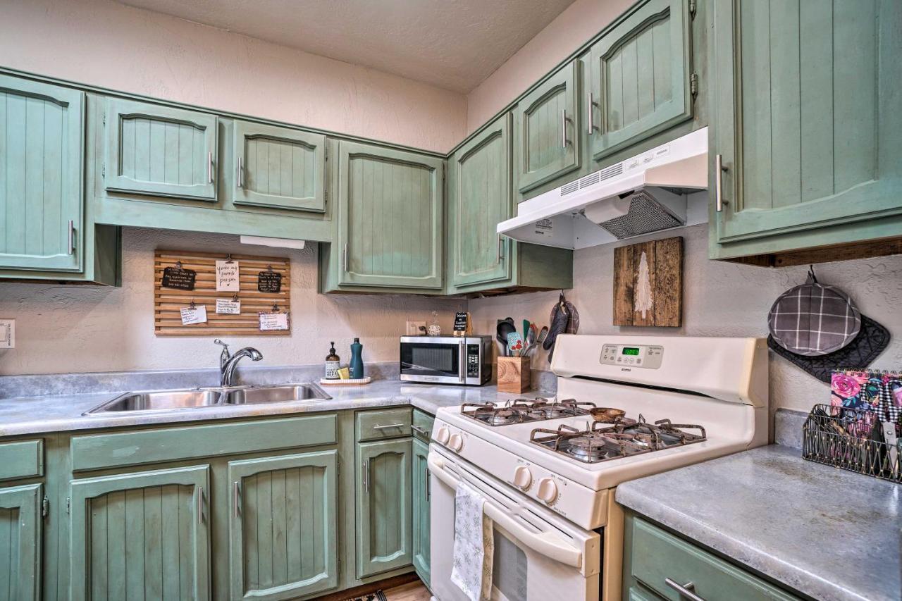 Central Williams Studio With Fireplace On Route 66! Apartment Ngoại thất bức ảnh
