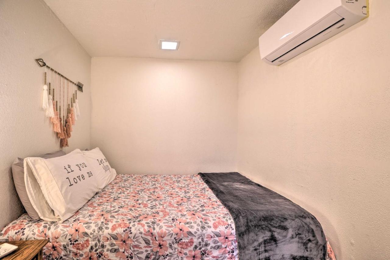 Central Williams Studio With Fireplace On Route 66! Apartment Ngoại thất bức ảnh
