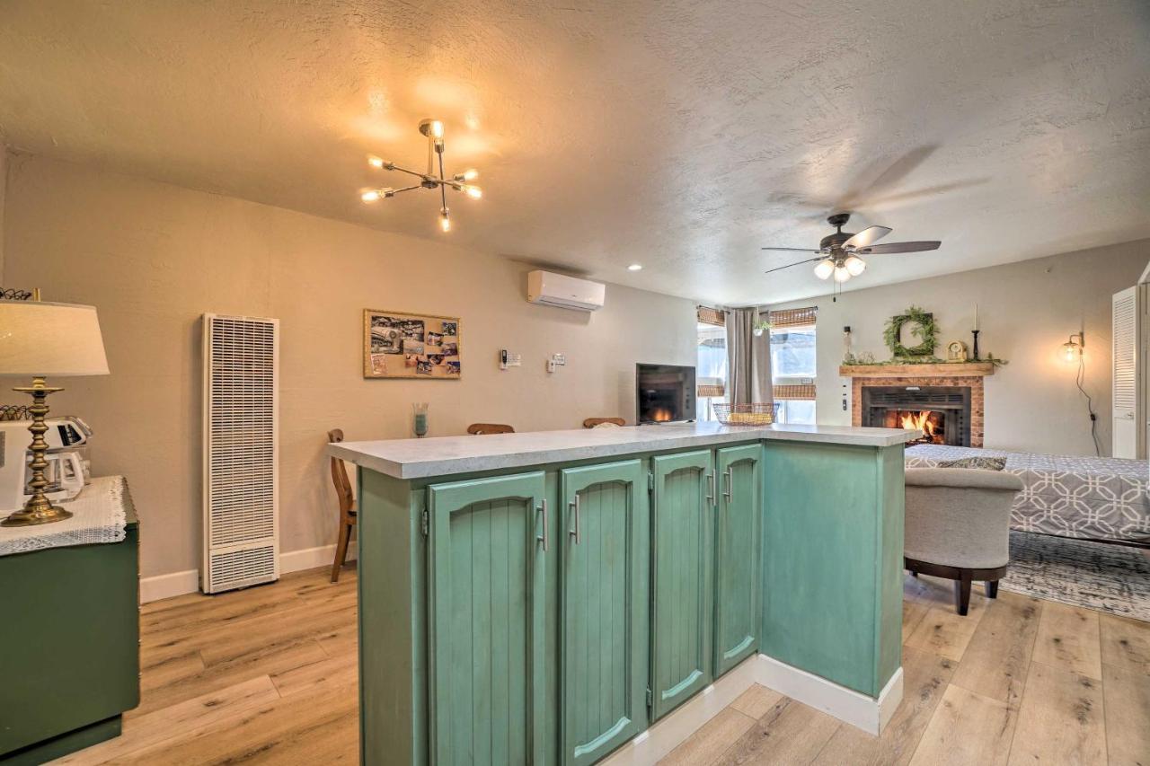 Central Williams Studio With Fireplace On Route 66! Apartment Ngoại thất bức ảnh