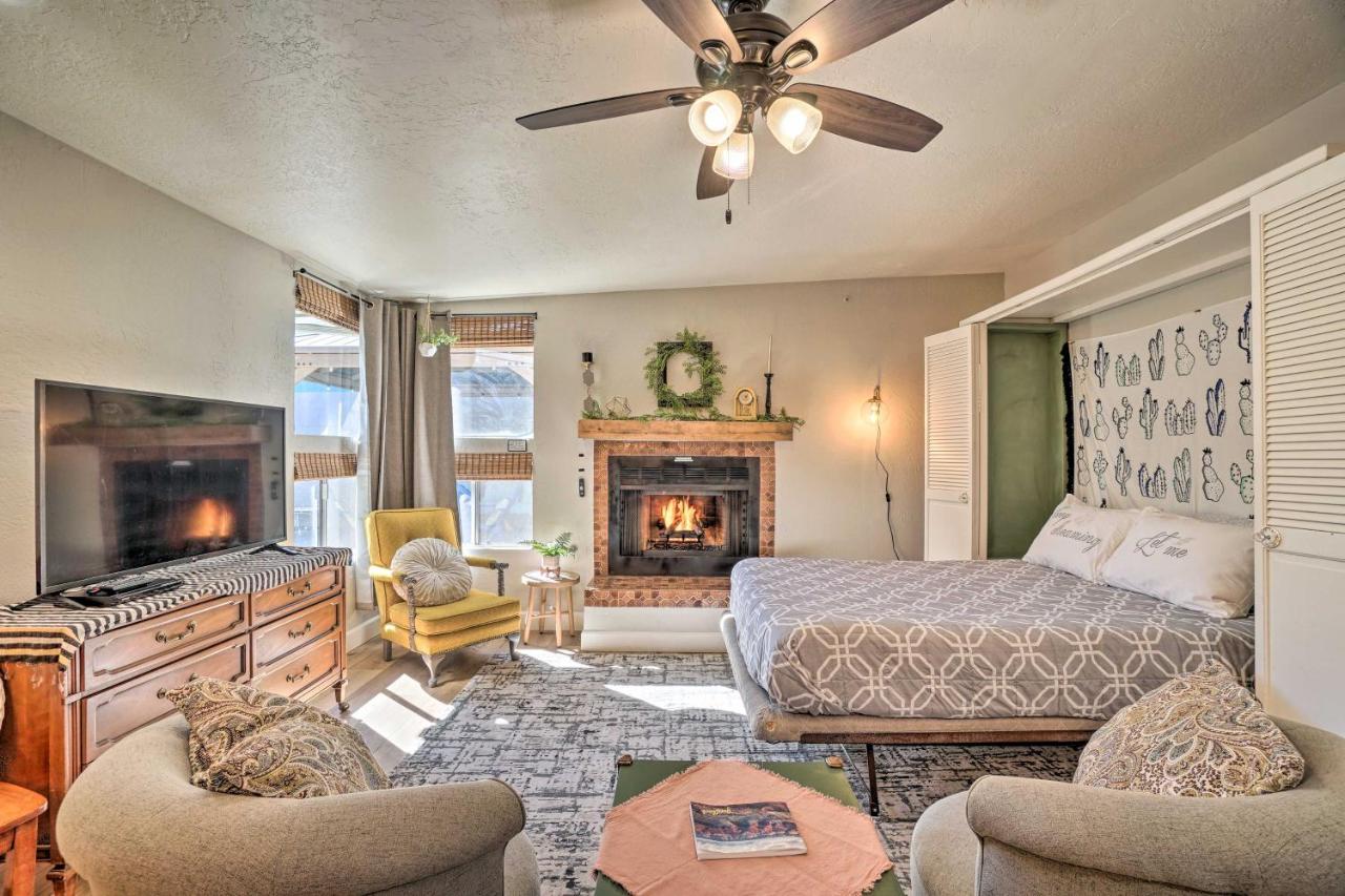 Central Williams Studio With Fireplace On Route 66! Apartment Ngoại thất bức ảnh
