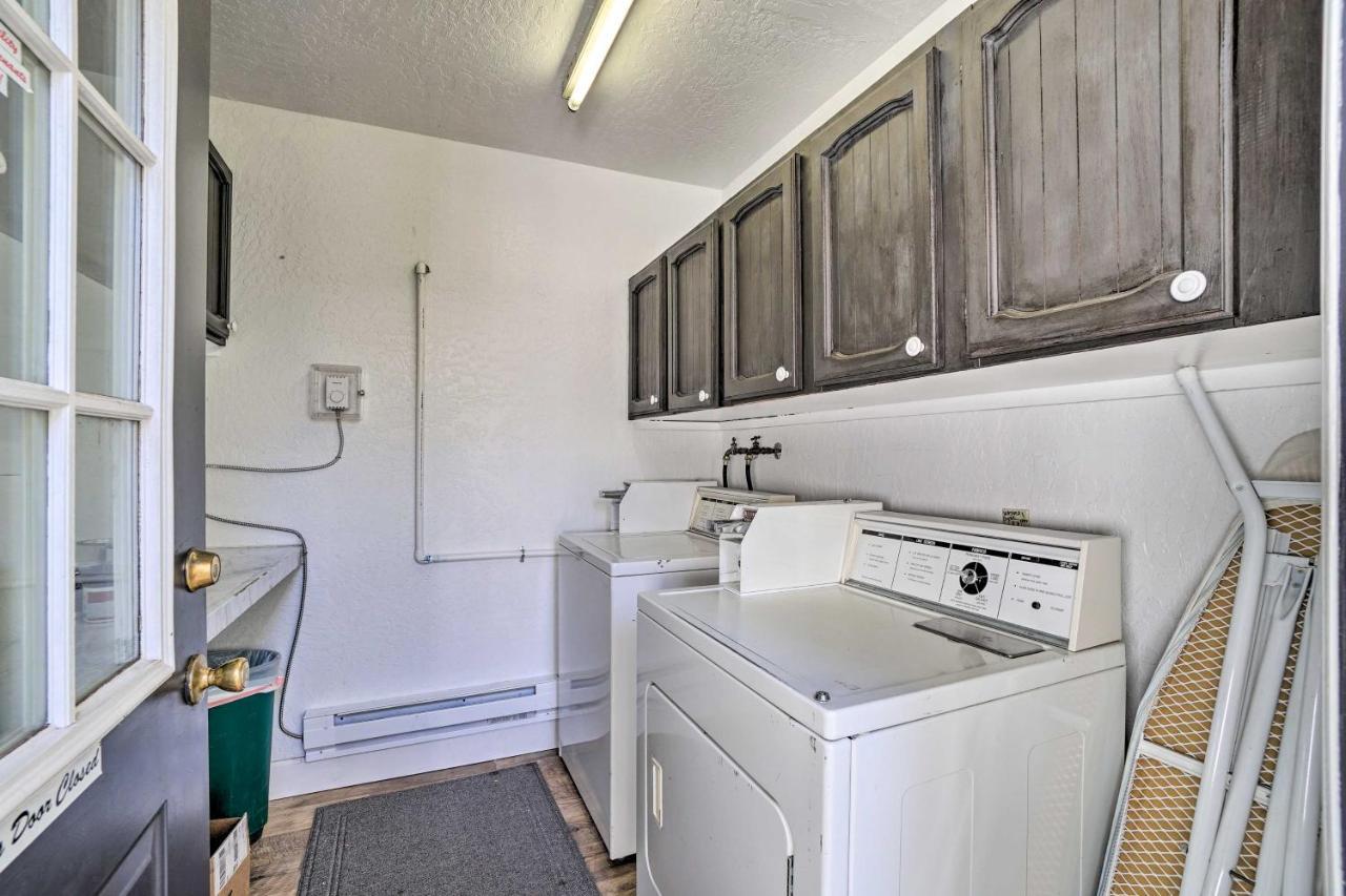 Central Williams Studio With Fireplace On Route 66! Apartment Ngoại thất bức ảnh