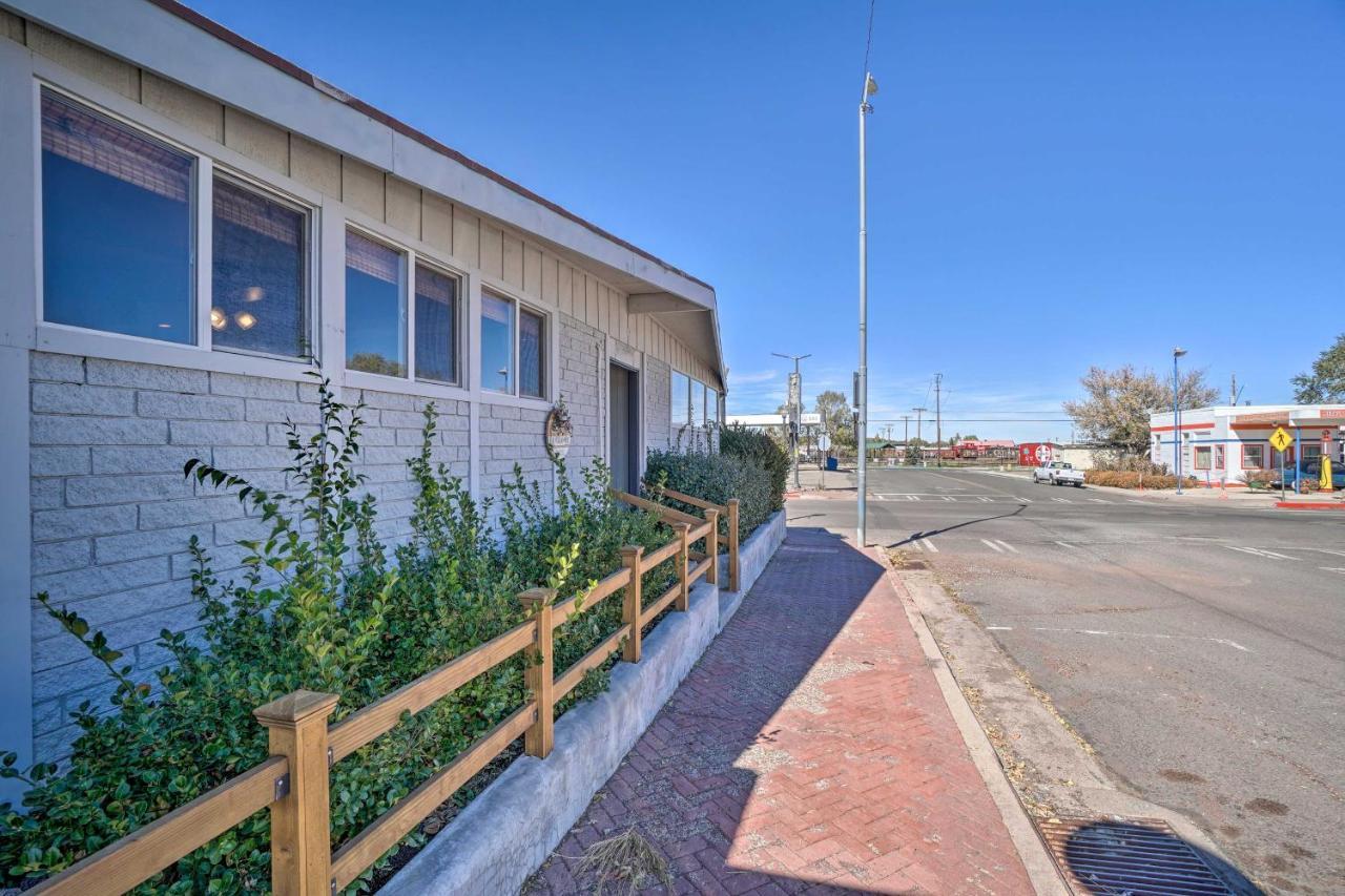 Central Williams Studio With Fireplace On Route 66! Apartment Ngoại thất bức ảnh